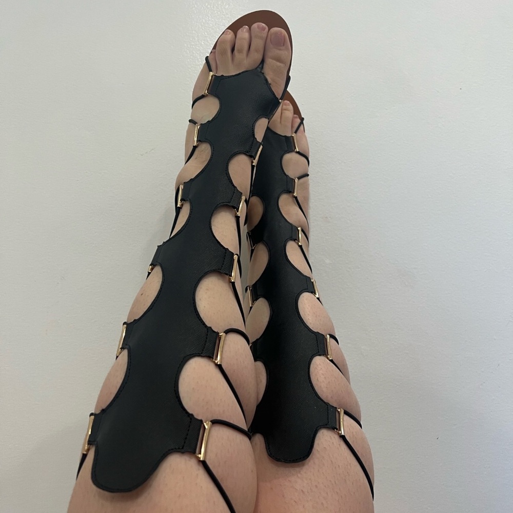 WOMENS BLACK CUT OUT STRETCH KNEE HIGH SANDALS FLAT SUMMER SPRING FASHION HOT
